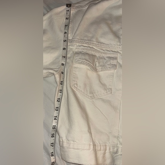 White Levi’s Denim Jacket - Picture 5 of 6